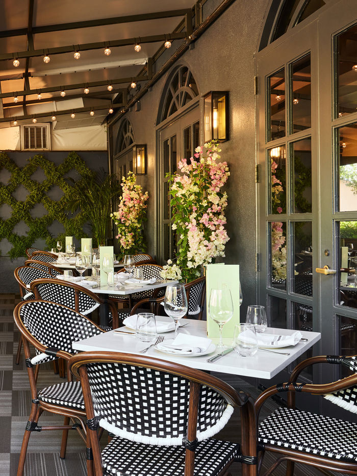 Elegant Outdoor Restaurant Seating Area